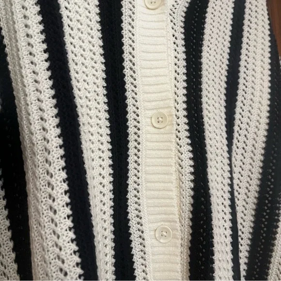 H&M White and Black Short Sleeve Sweater Polo Button Down - Picture 3 of 5